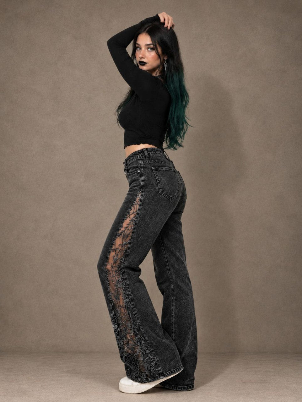 THE LACE ILLUSION